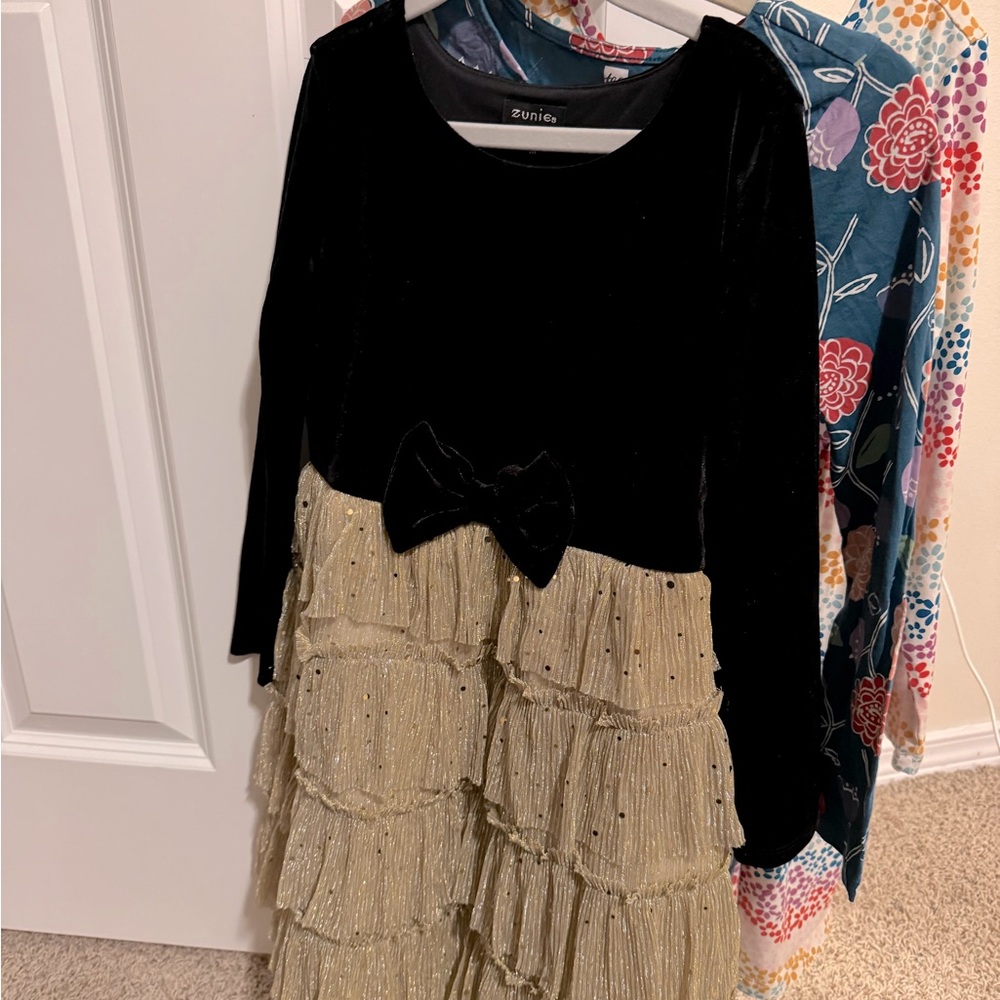 3 dresses for the price of 1. In excellent used condition.Zunie, TEA and Hannah